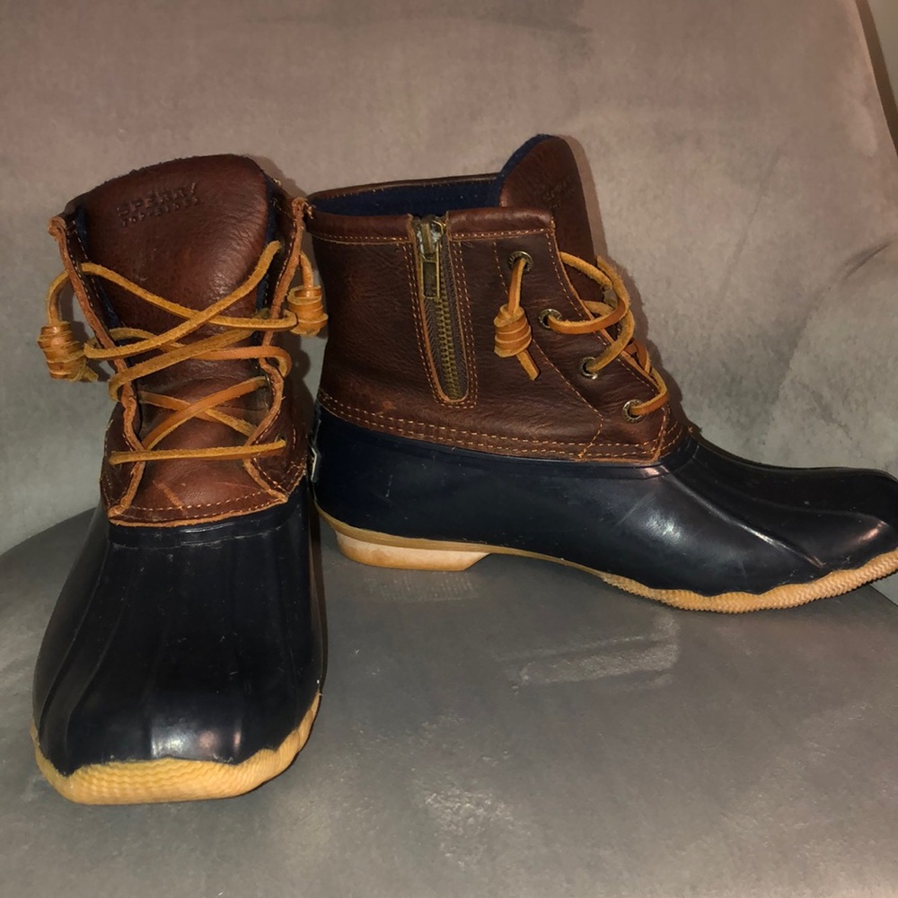Speedy duck boots